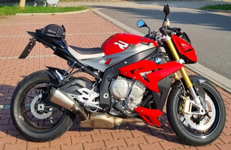 BMW S1000R r.2014, jen za 160 tis.