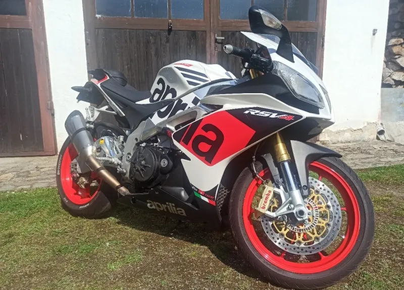 Aprilia RSV4 APRC