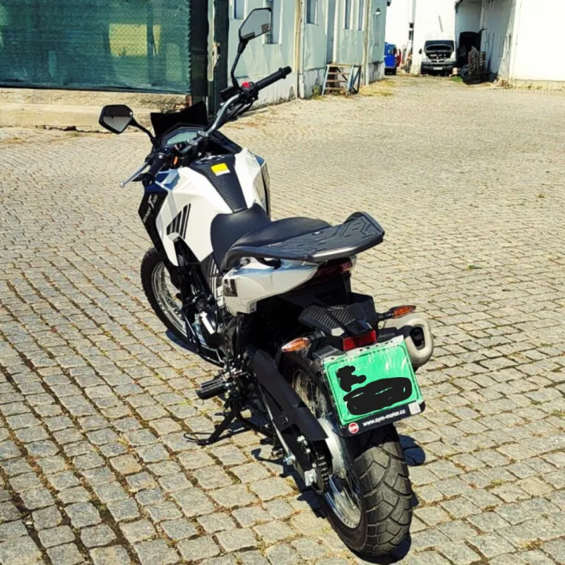 SYMNH T 300 - ČERNÁ-BÍLÁ - EURO 5 - PŘEDVÁDĚCÍ MOTOCYKL
